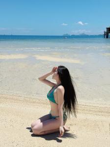 654976643: Chica busca chico en Barcelona