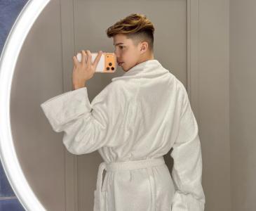 611332317: Chico busca chica en Barcelona