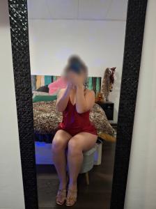 610882282: Chica busca chico en Barcelona