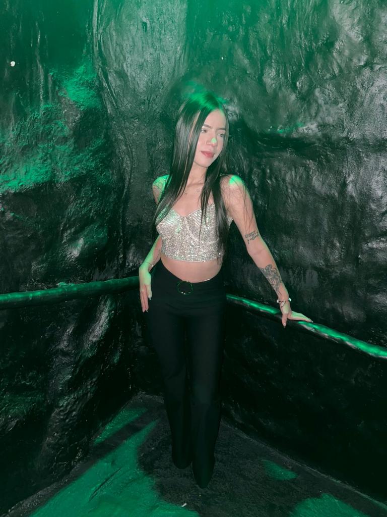 613576071: Chica busca chico en Málaga