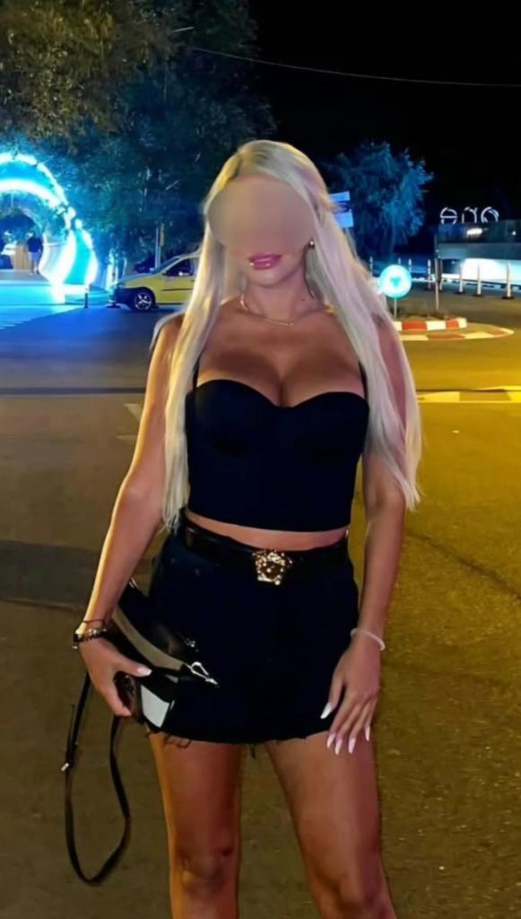661145141: Chica busca chico en Barcelona