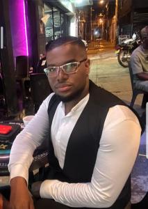 633509531: Chico busca chica en Valencia