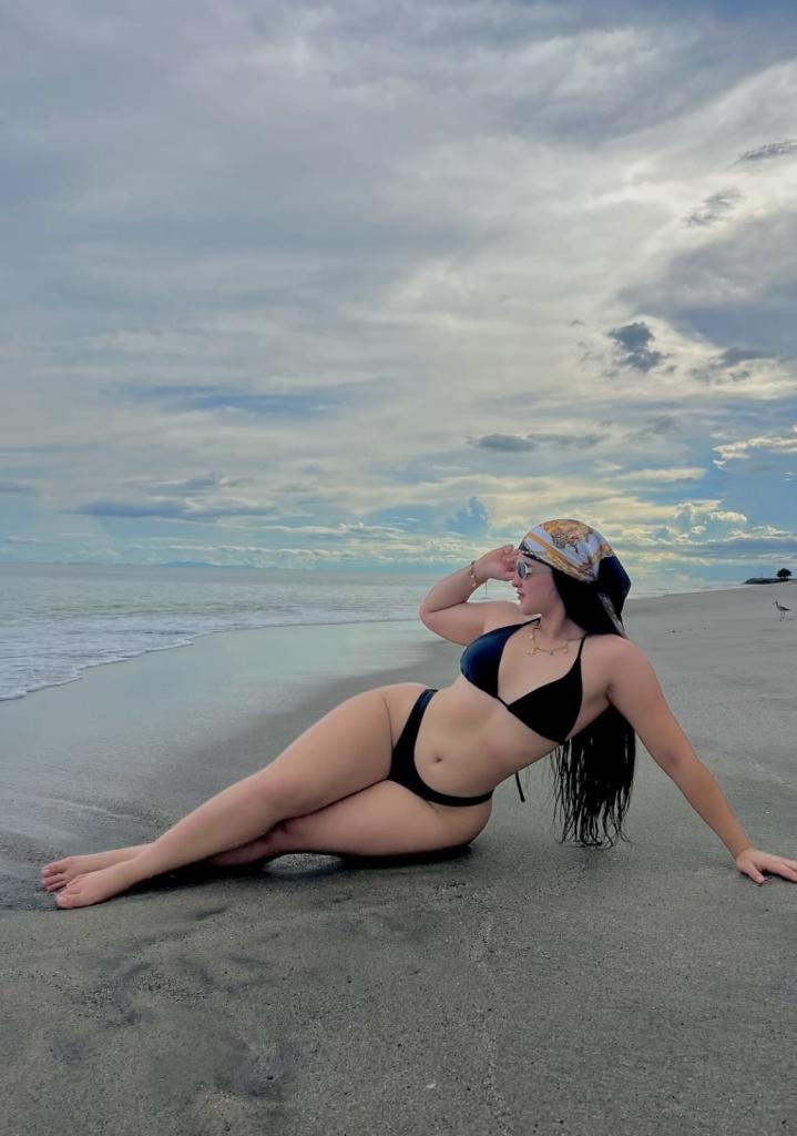 633568349: Chica busca chico en Barcelona