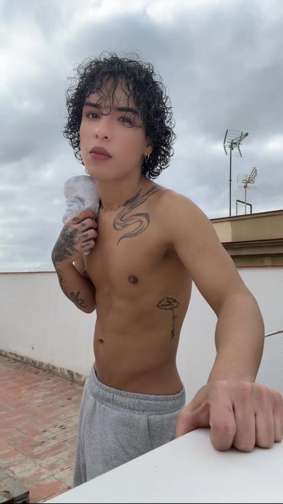 610073136: Chico busca chica en Barcelona