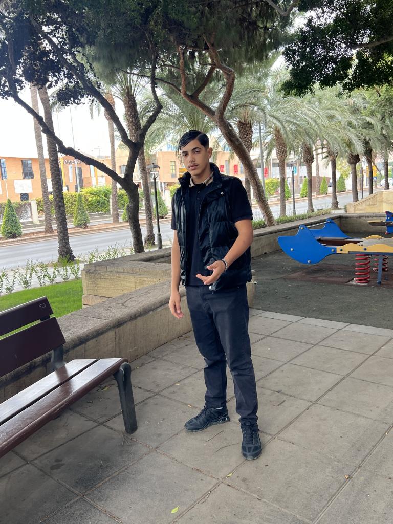 677295437: Chico busca chica en Almería