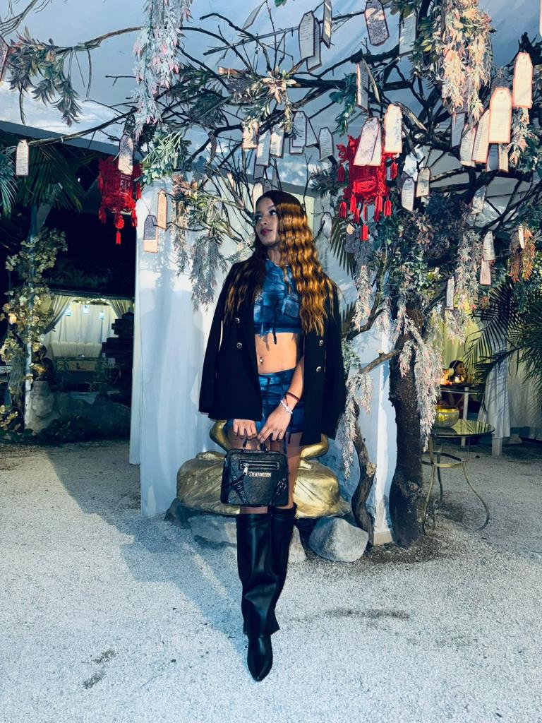 Chica busca chico en Tenerife: 