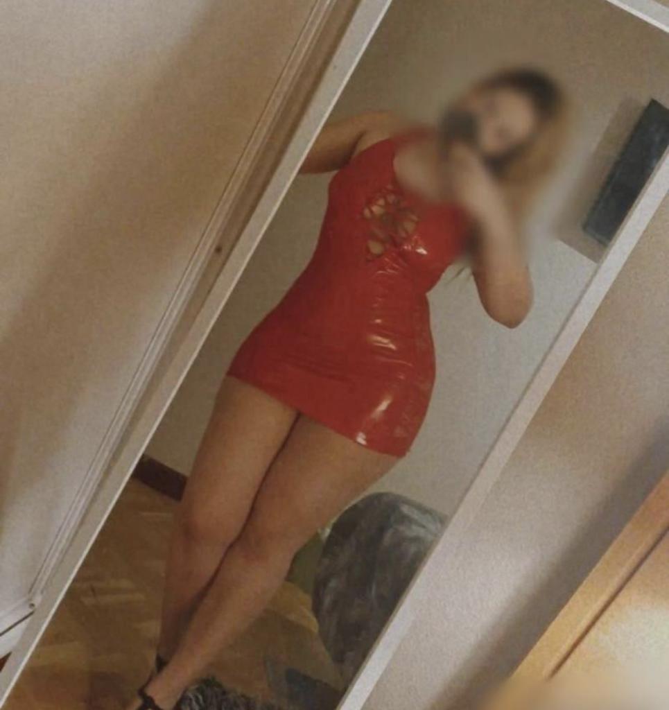 604380366: Chica busca chico en La Coruña
