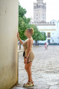 647282360: Chica busca chico en Sevilla