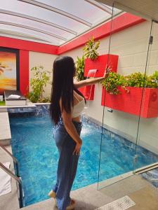 634499087: Chica busca chico en Madrid