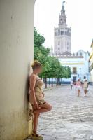 647282360: Chica busca chico en Sevilla