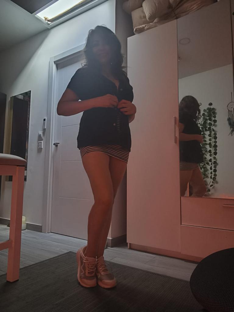 697317494: Chica busca chico en Madrid