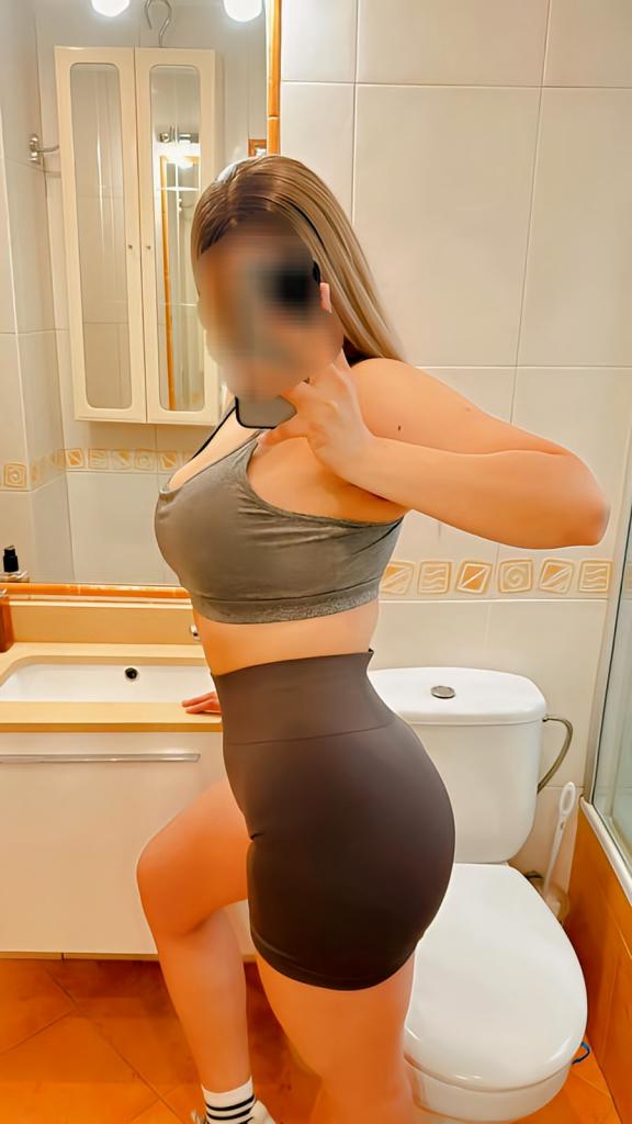 662184673: Chica busca chico en Barcelona