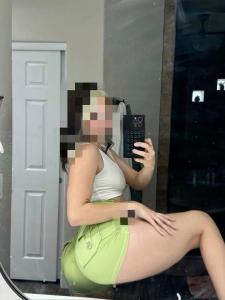 699855359: Chica busca chico en Gerona