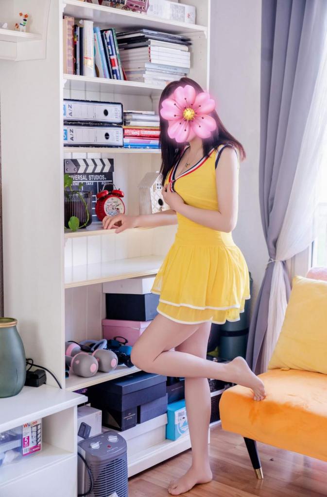 677270276: Chica busca chico en Valencia