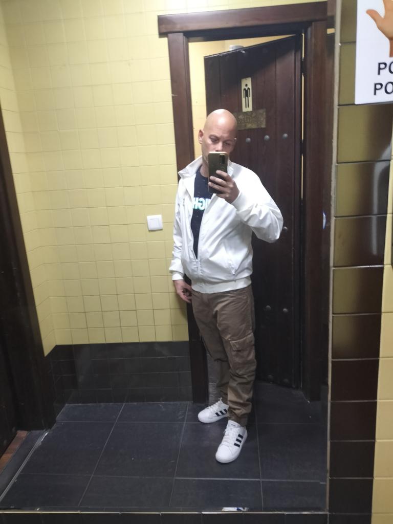 678688636: Chico busca chica en Granada