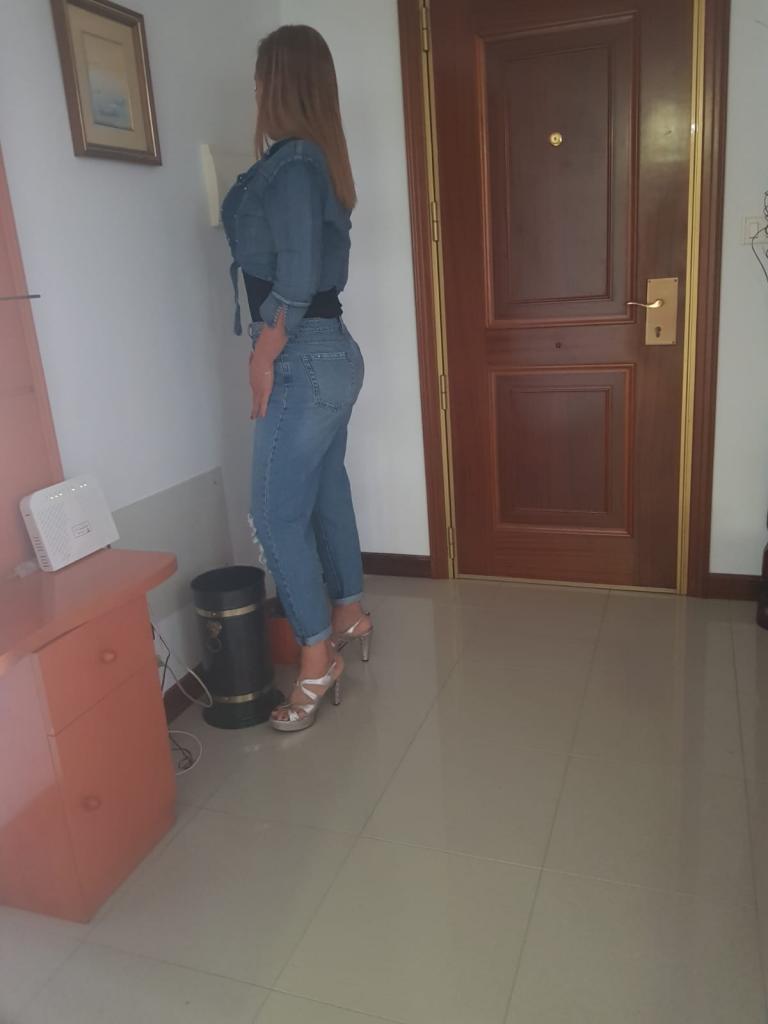 641941735: Chica busca chico en La Coruña