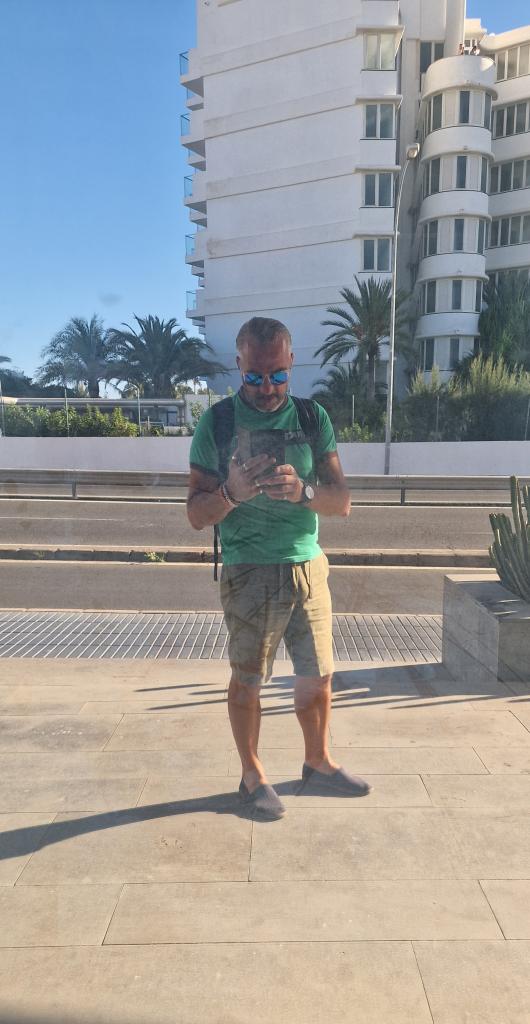 Chico busca chica en Granada: 