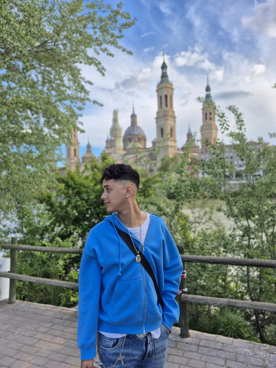 641452937: Chico busca chica en Zaragoza