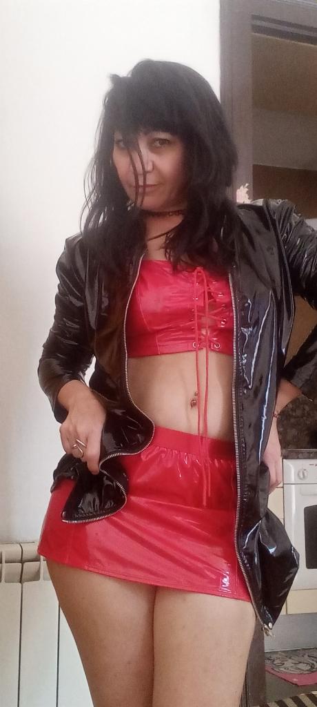 631643381: Chica busca chico en Gerona