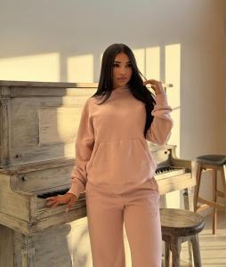 672301641: Chica busca chico en Ibiza