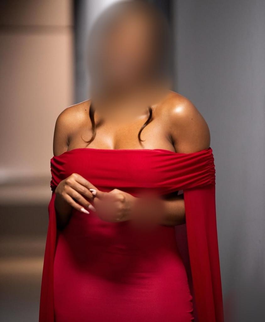 Chica busca chico en Alicante: Chica busca chico