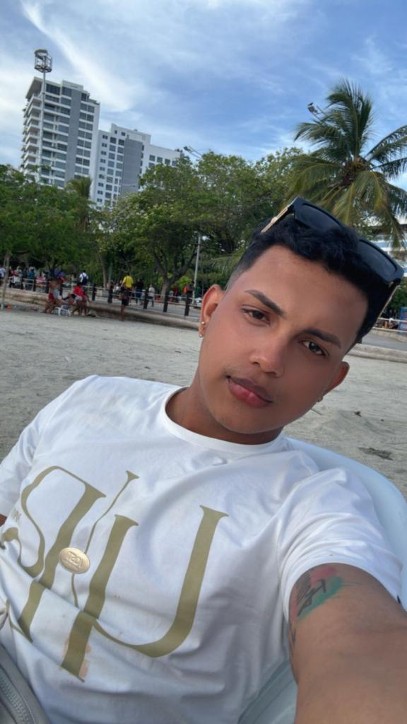 613856352: Chico busca chica en La Coruña