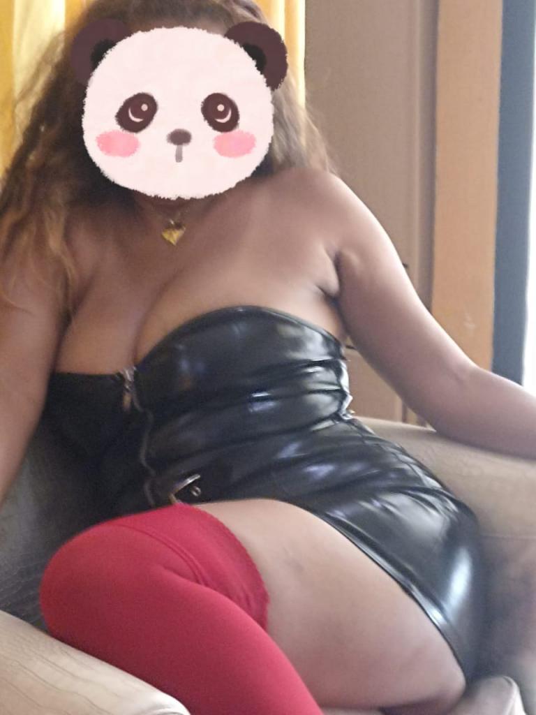 613887374: Chica busca chico en Barcelona