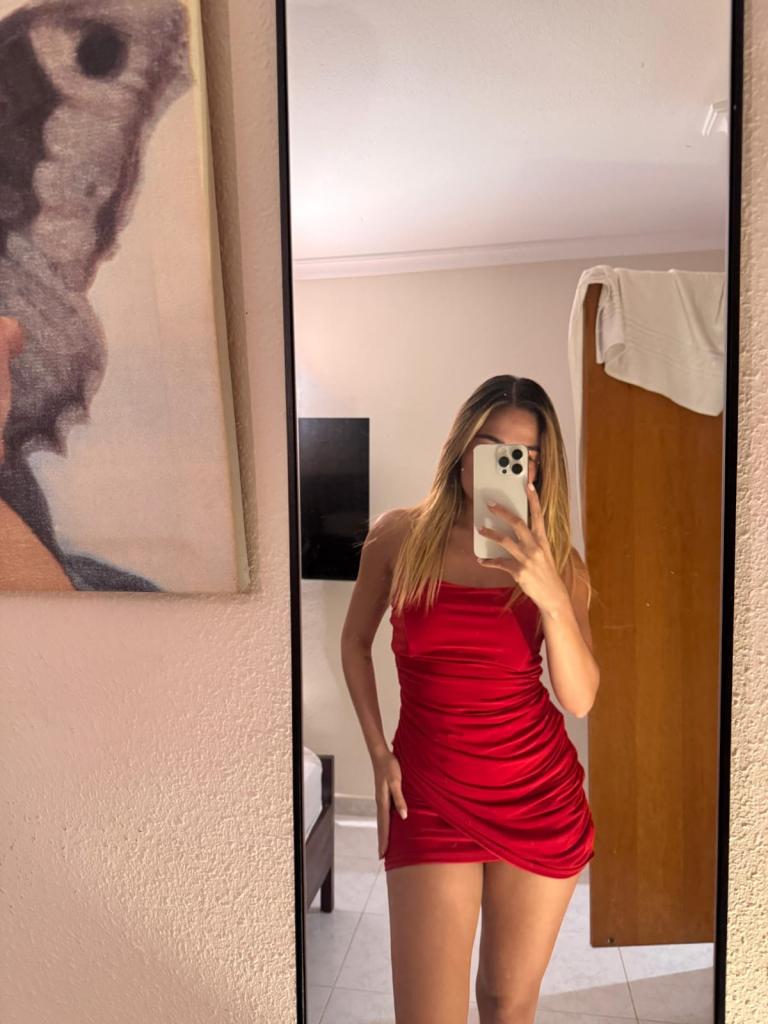 697624169: Chica busca chico en Málaga