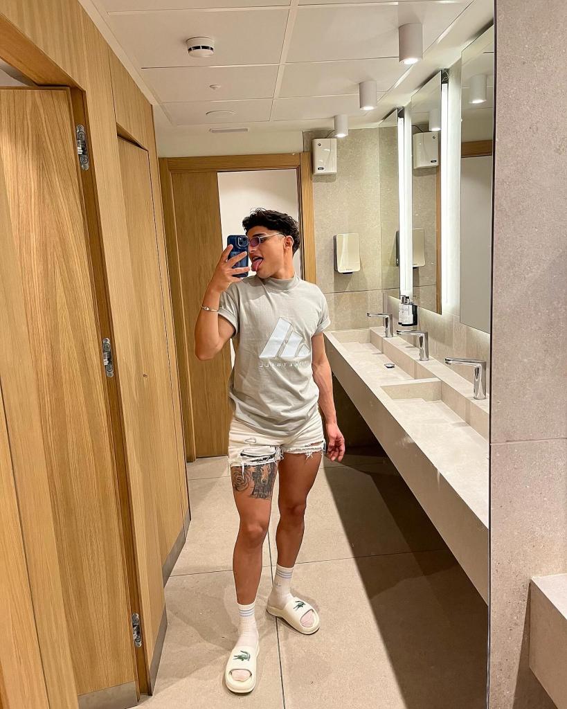 Chico busca chica en Sevilla: 