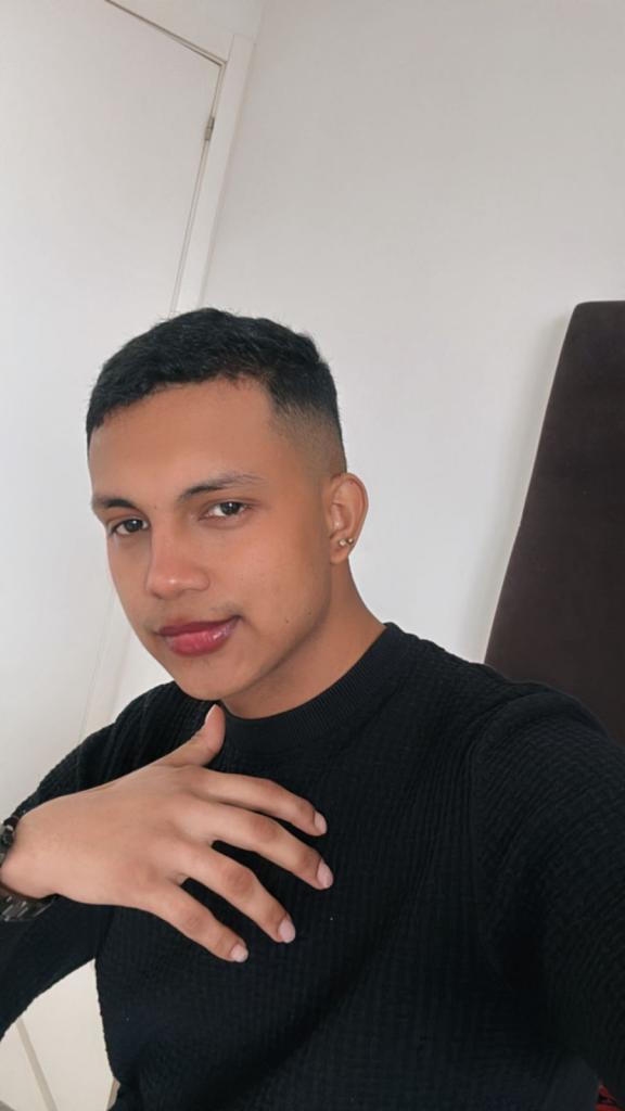 613856352: Chico busca chica en La Coruña