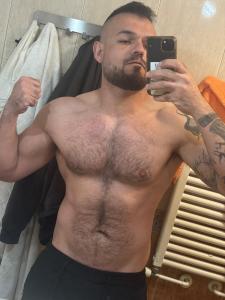 654832604: Chico busca chica en Barcelona