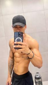 604242546: Chico busca chica en Barcelona