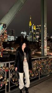 613654198: Chica busca chico en Madrid