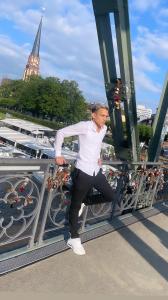 Chico busca chica en Barcelona: 