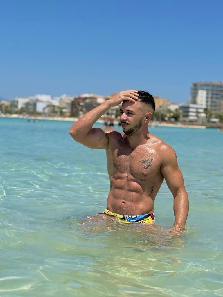 671151433: Chico busca chica en Granada