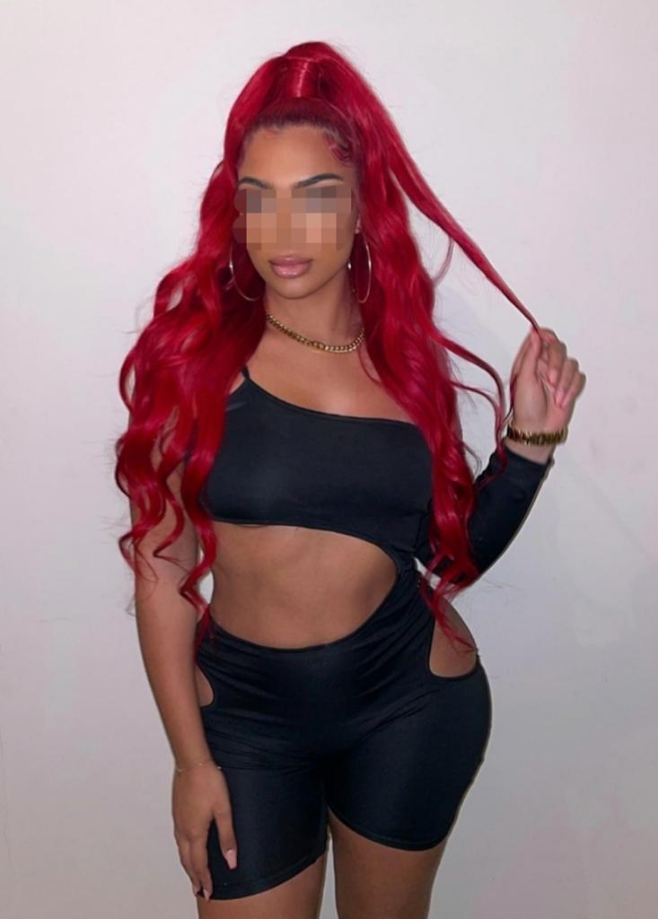 631536945: Chica busca chico en Barcelona