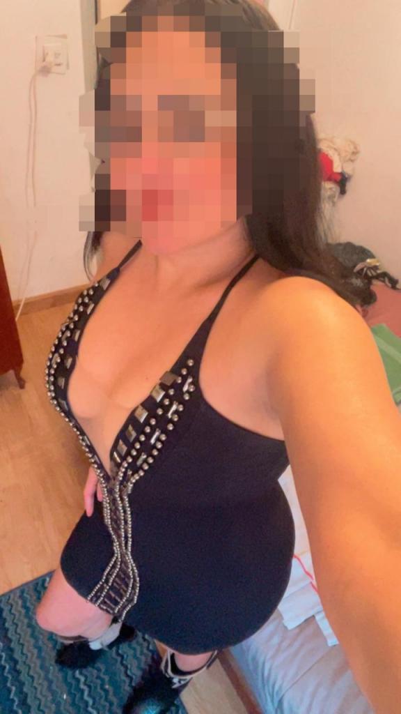 610743408: Chica busca chico en León