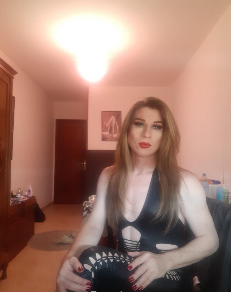 611277412: Transexual en León