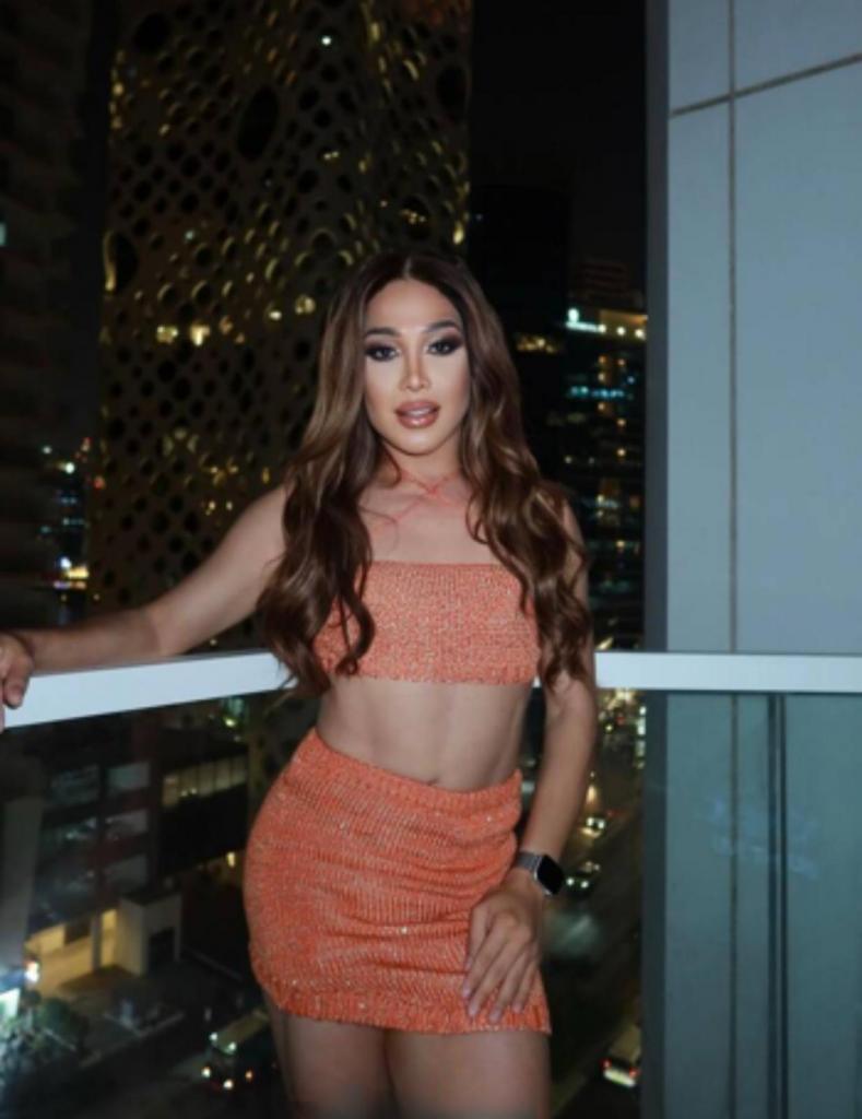 610298751: Transexual en Barcelona