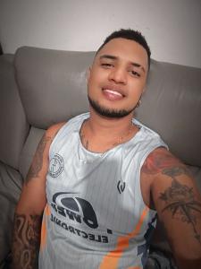 663496572: Chico busca chica en Valencia