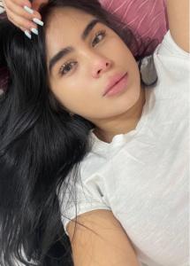 667573924: Chica busca chico en Sevilla