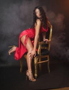 664105541: Chica busca chico en Madrid