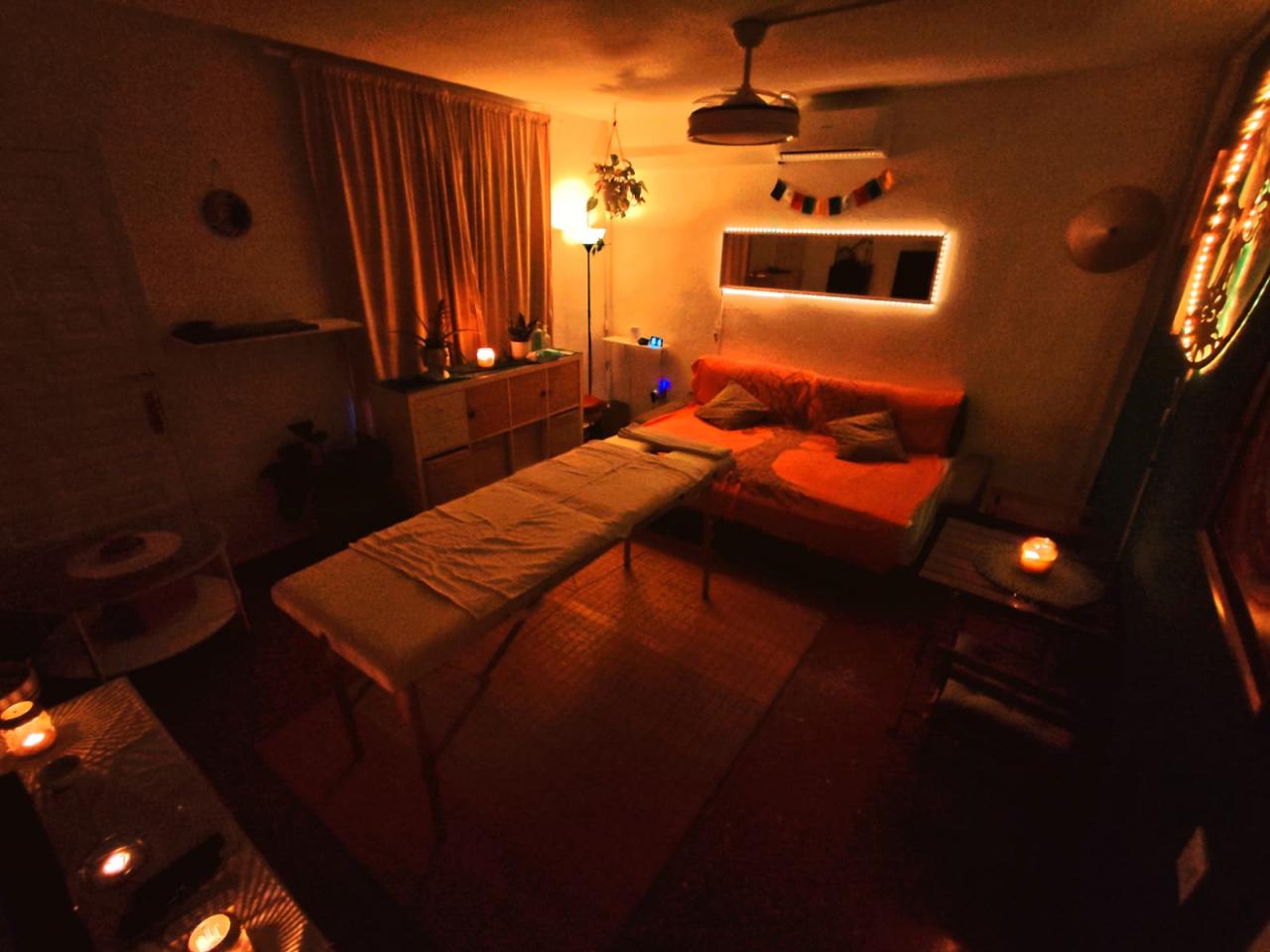 Chico busca chica en Málaga: 