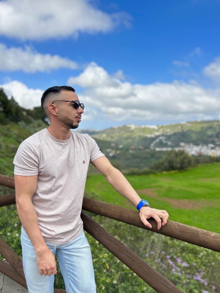 Chico busca chica en Granada: 