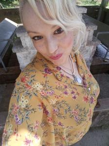 613958151: Chica busca chico en La Coruña