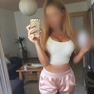 604221422: Chica busca chico en Barcelona