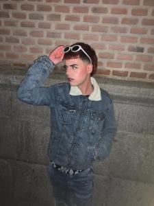 Chico busca chica en Granada: 