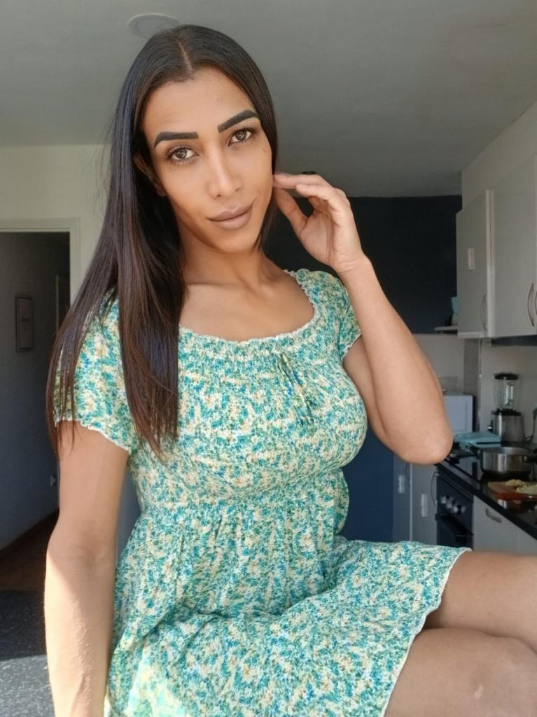 641466821: Chica busca chico en La Coruña