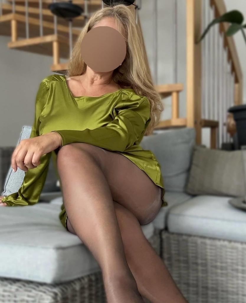 Chica busca chico en Alicante: Chica busca chico