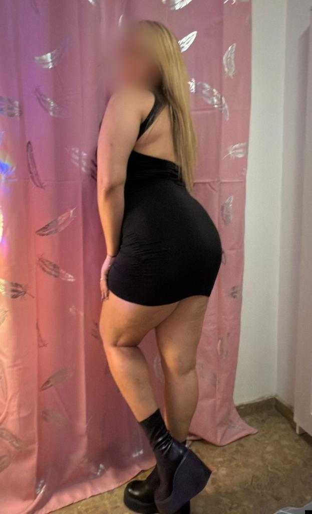 614927106: Chica busca chico en Málaga